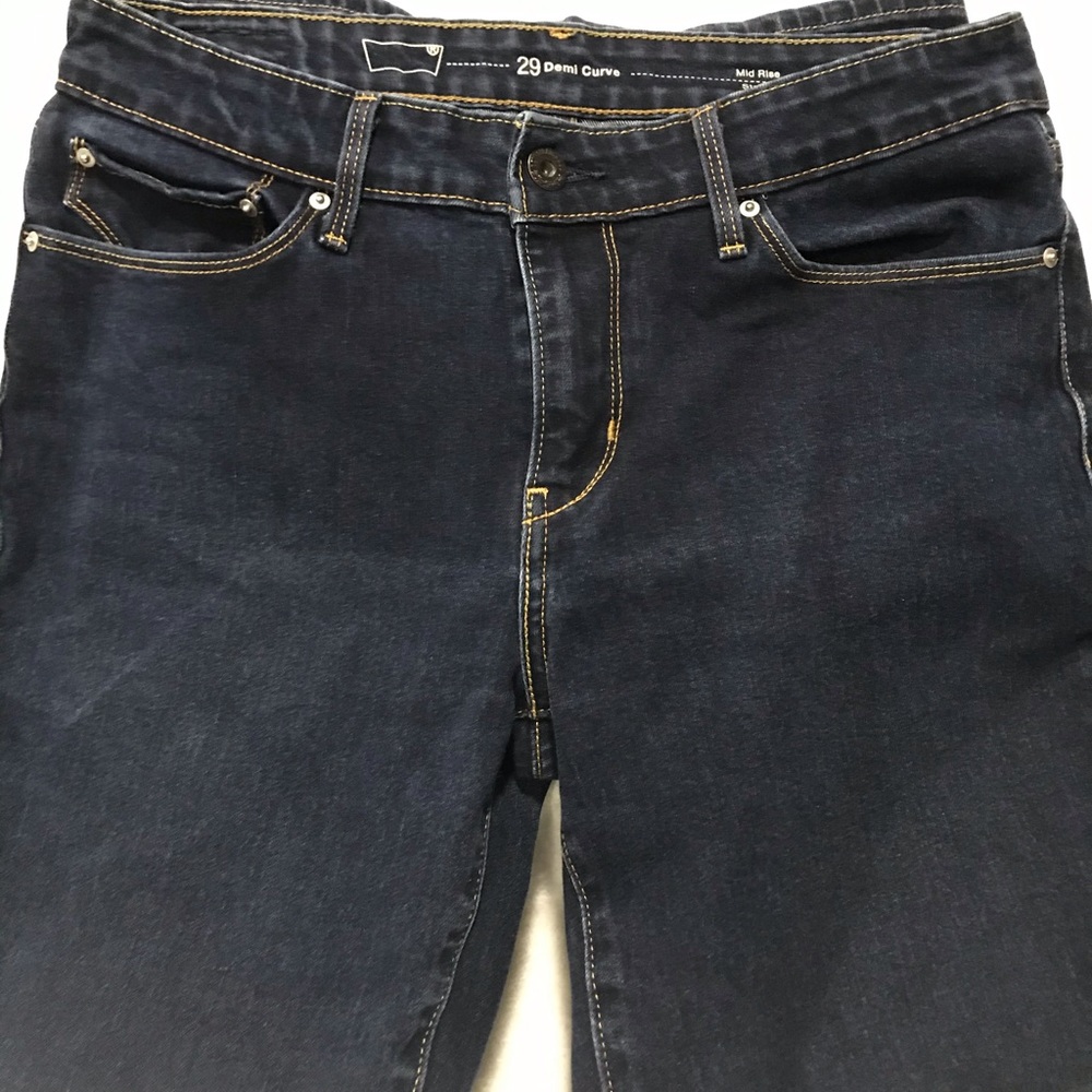 Never Worn Levi’s Demi Curve Straight Leg W29 L30